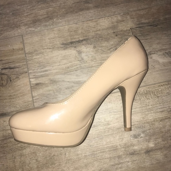 Size 8.5 nude pumps - Picture 3 of 3